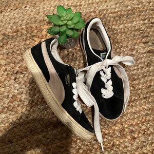 BLACK PUMA SUEDE SNEAKERS